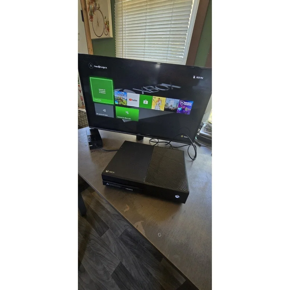 original Microsoft Xbox One 1540 Disc Console 500GB Storage